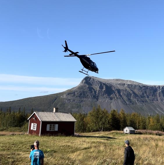 Odlet helikoptéry z osady Aktse